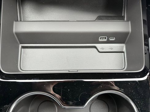 New 2025 Chevrolet Suburban High Country image 29