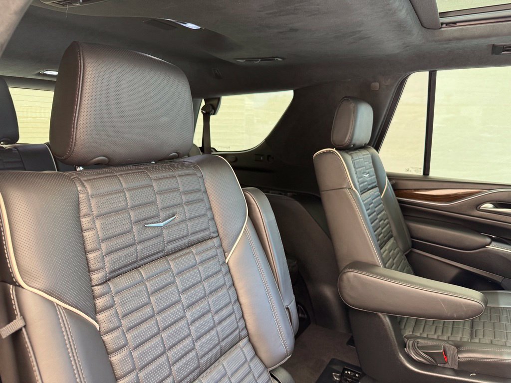 Used 2024 Cadillac Escalade Sport Platinum w/ LPO, ONYX Package AWD/4WD image 19