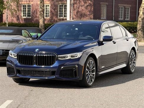 Used 2022 BMW 750i xDrive w/ Executive Package AWD/4WD image 1