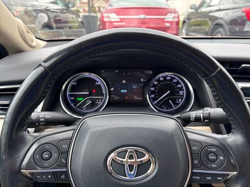 Used 2020 Toyota Camry XLE w/ Sunroof Package image 20