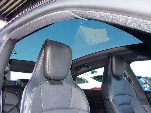 Used 2022 Porsche Taycan image 12