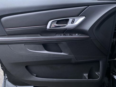 Used 2015 GMC Terrain SL image 13