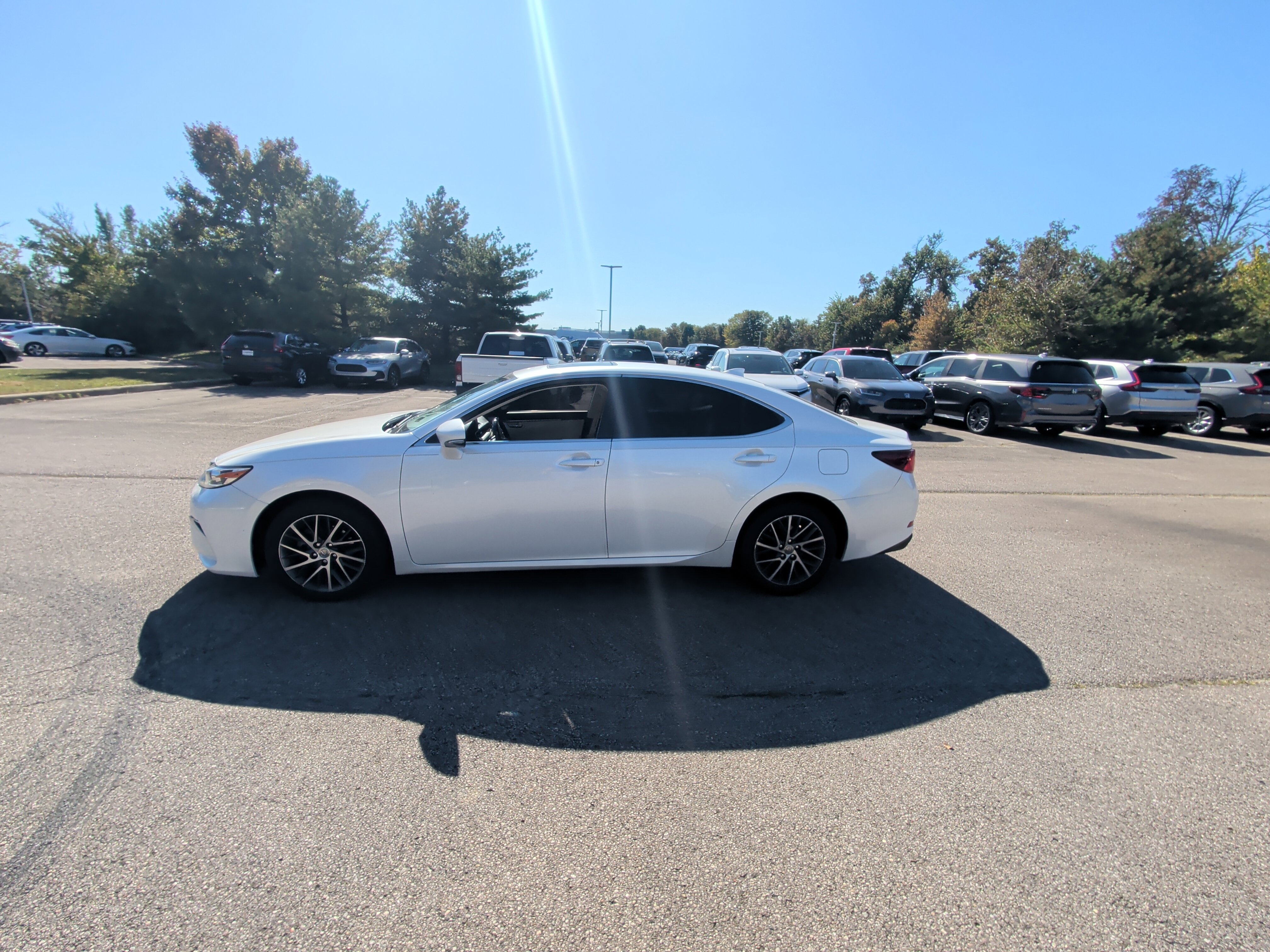 Used 2016 Lexus ES 350 w/ Navigation System Package FWD image 2