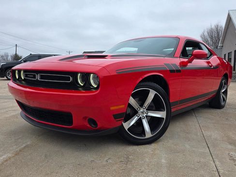 Used 2019 Dodge Challenger SXT image 25