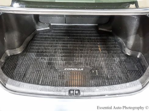 Used 2020 Toyota Corolla LE FWD image 25