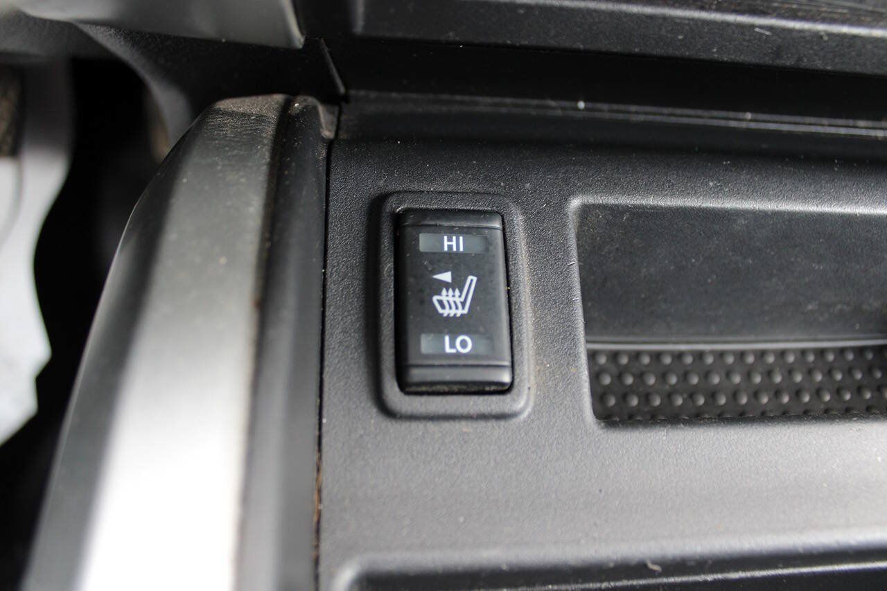 Used 2018 Nissan Titan SV w/ SV Convenience Package AWD/4WD image 33