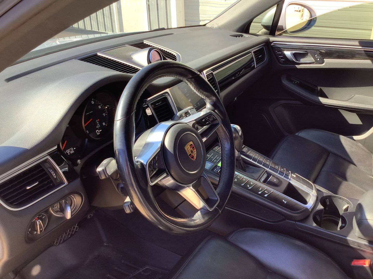 Used 2018 Porsche Macan Sport Edition AWD/4WD image 22