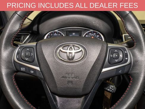 Used 2015 Toyota Camry SE FWD image 16