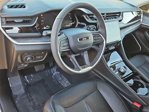 Used 2022 Jeep Grand Cherokee Limited 4xe image 10