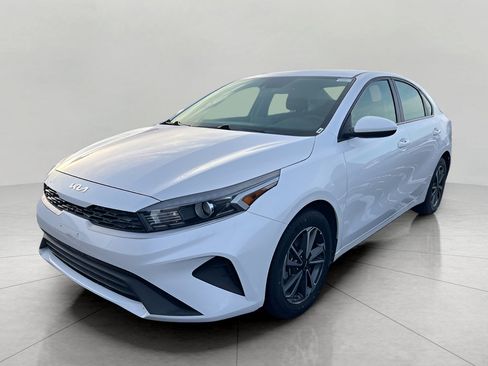 Used 2024 Kia Forte LXS image 3