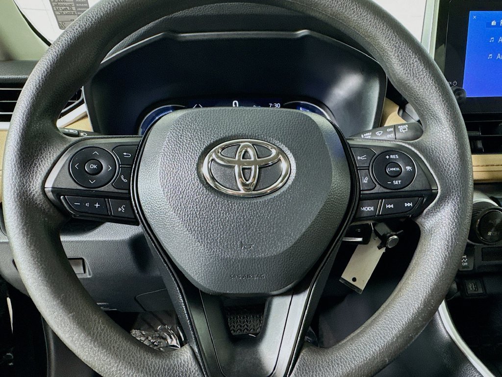 Used 2023 Toyota RAV4 LE AWD/4WD image 35