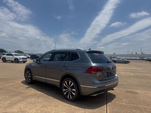 Used 2020 Volkswagen Tiguan SEL Premium R-Line w/ 3rd Row Seat Package AWD/4WD image 15