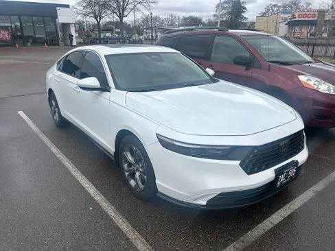 Used 2024 Honda Accord EX image 3