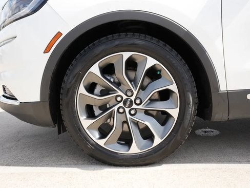 Used 2022 Lincoln Nautilus Reserve w/ Luxury Package image 26