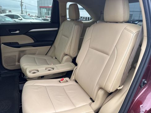 Used 2019 Toyota Highlander XLE image 15