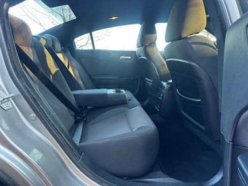 Used 2016 Dodge Charger SE w/ Blacktop Package image 13