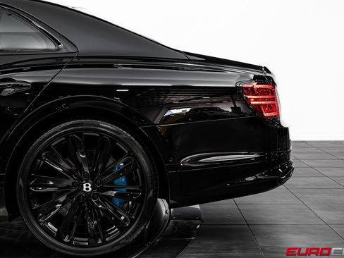 Used 2024 Bentley Flying Spur W12 image 14