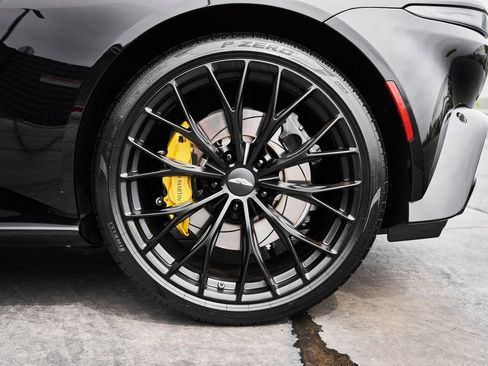 Used 2023 Aston Martin V8 Vantage Coupe RWD image 18