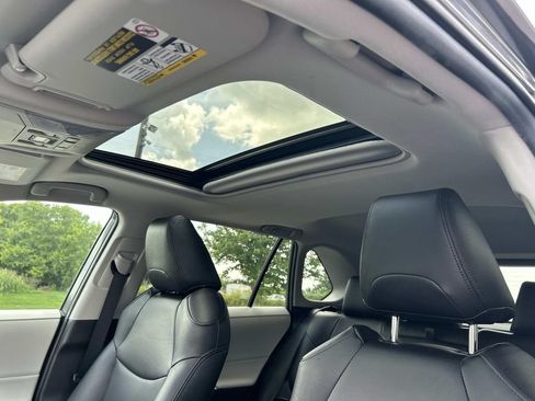 Used 2020 Toyota RAV4 XLE w/ Convenience Package AWD/4WD image 29