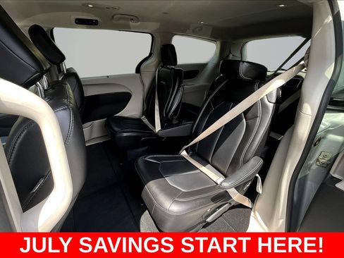 Used 2024 Chrysler Pacifica Touring-L FWD image 23