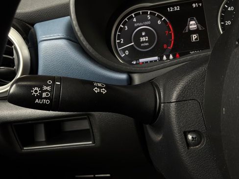 Used 2025 Nissan Versa SV FWD image 31