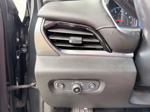 Used 2020 Chevrolet Traverse LT FWD image 41