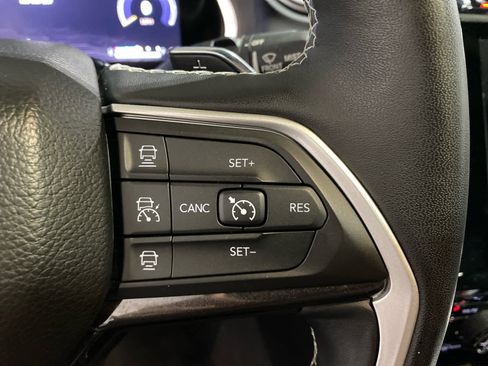 Used 2022 Jeep Grand Cherokee Altitude image 15