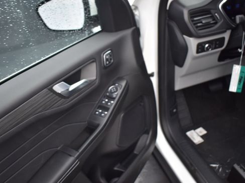Used 2025 Ford Escape SE w/ PHEV Premium Package FWD image 9