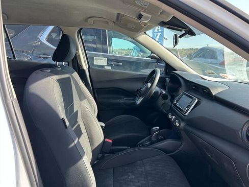 Used 2022 Nissan Kicks S FWD image 17