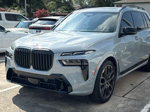 Used 2023 BMW X7 xDrive40i AWD/4WD image 3