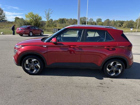 Used 2022 Hyundai Venue Limited image 2