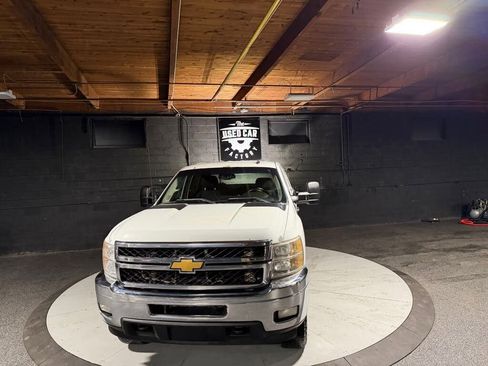 Used 2014 Chevrolet Silverado 2500 LT w/ Interior Plus Package AWD/4WD image 8