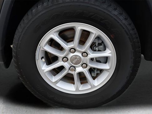 Used 2019 Jeep Grand Cherokee Laredo image 9