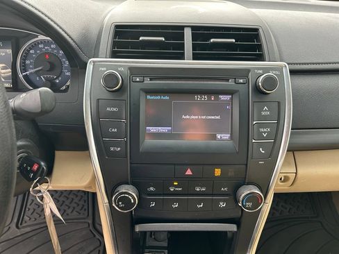 Used 2017 Toyota Camry LE FWD image 19