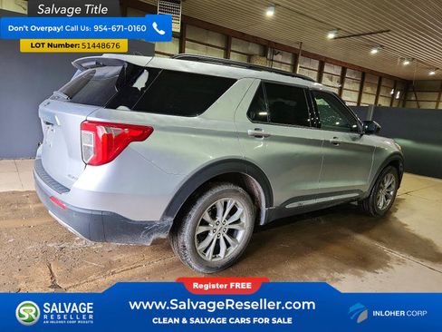 Used 2022 Ford Explorer XLT w/ Equipment Group 202A AWD/4WD image 4