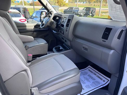 Used 2017 Nissan NV 3500 S image 11