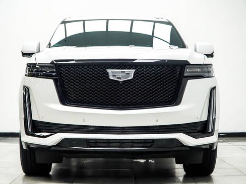 Used 2024 Cadillac Escalade ESV Sport w/ Touring Package AWD/4WD image 8