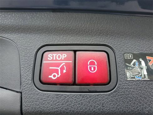 Used 2025 Mercedes-Benz GLE 450e 4MATIC image 12