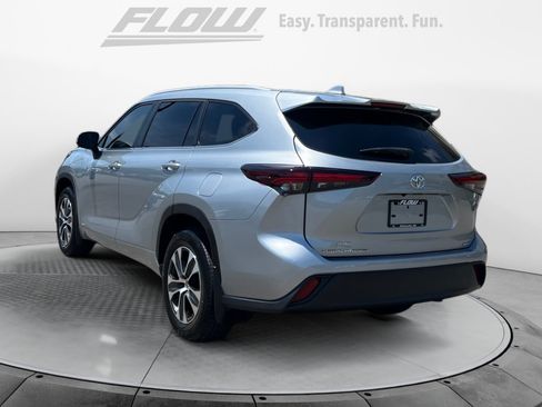 Used 2025 Toyota Highlander XLE AWD/4WD image 6