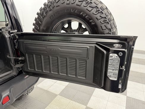 Used 2018 Jeep Wrangler Unlimited Rubicon w/ Safety Group AWD/4WD image 26