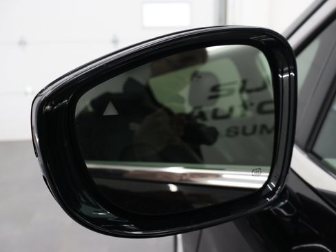 Used 2024 Chrysler Pacifica Touring-L image 39