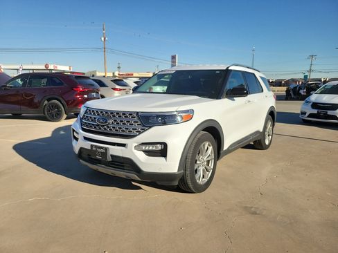 Used 2023 Ford Explorer Limited image 3