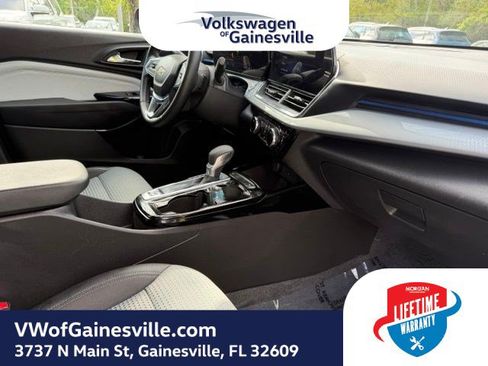 Used 2025 Chevrolet Trax LT w/ LT Convenience Package FWD image 10