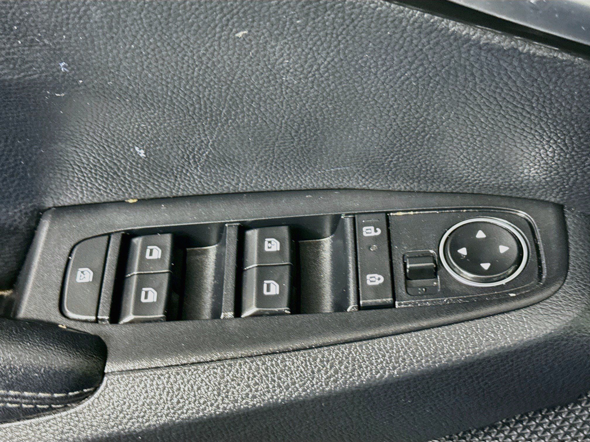 Used 2024 Kia Seltos EX FWD image 24