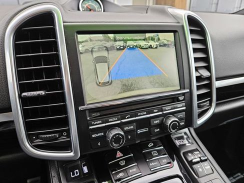 Used 2016 Porsche Cayenne AWD/4WD image 30