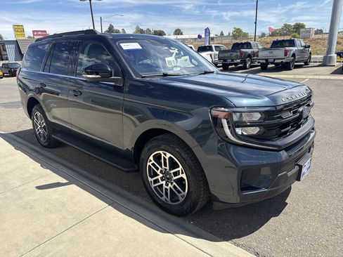 Used 2025 Ford Expedition Active AWD/4WD image 7