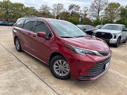Used 2024 Toyota Sienna LE w/ LE Plus Package