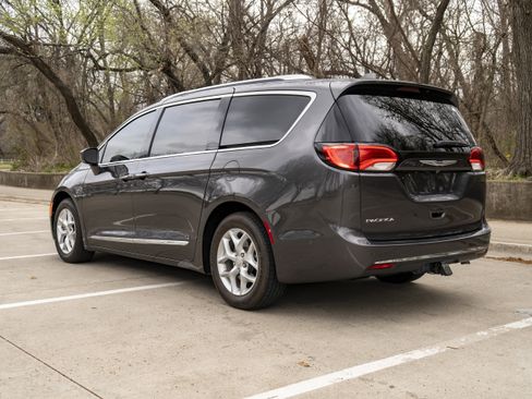 Used 2019 Chrysler Pacifica Touring-L Plus w/ Advanced Safetytec Group image 7