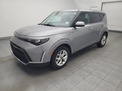 Used 2023 Kia Soul LX w/ Option Group 015 FWD image 2