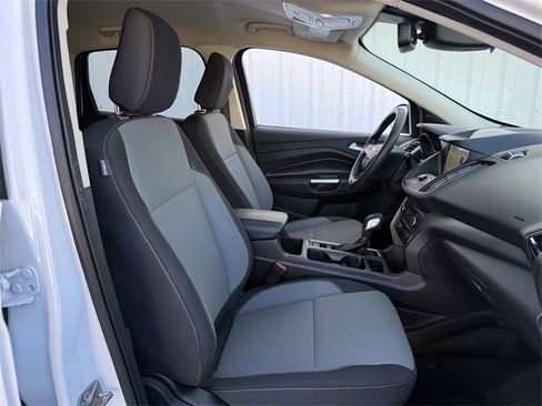 Used 2019 Ford Escape SE image 30